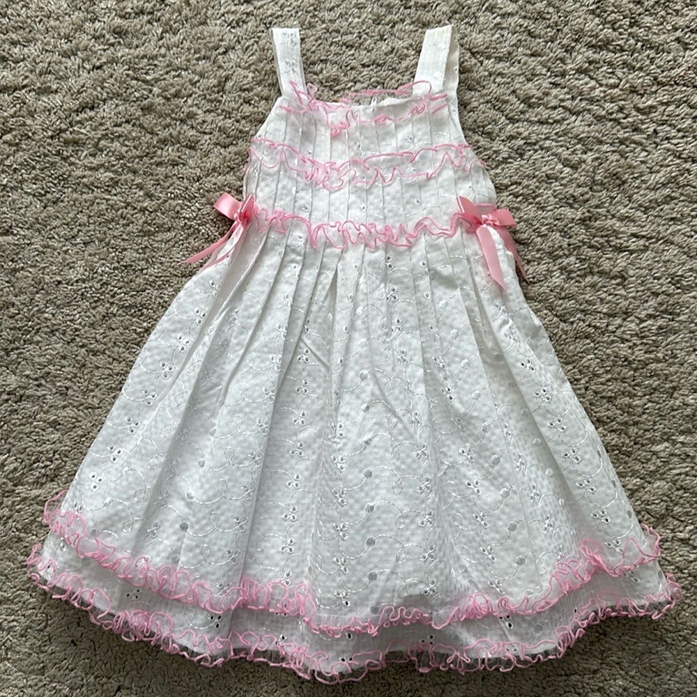 White cotton and tulle dress